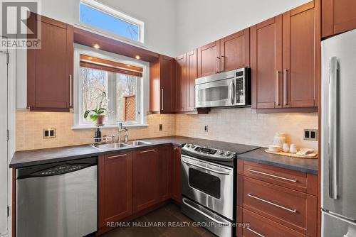 243 Gladeview Private, Ottawa, ON 