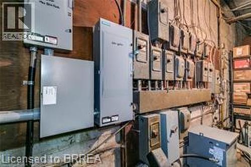 Image quality insufficient for description - 9 Meadow Lane S, Hamilton, ON 