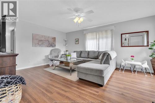 76 Cherry, Mcgregor, ON - Indoor Photo Showing Living Room
