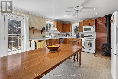 1 Pond Street, Westport, ON - Indoor