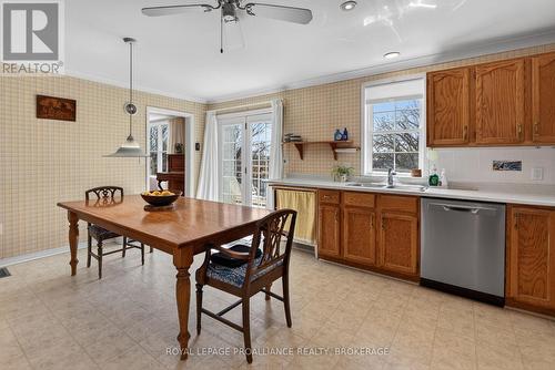 1 Pond Street, Westport, ON - Indoor