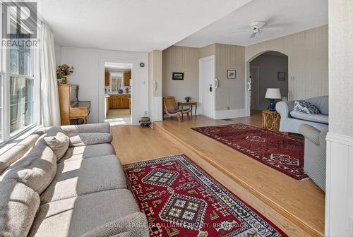 1 Pond Street, Westport, ON - Indoor Photo Showing Living Room