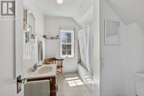 1 Pond Street, Westport, ON - Indoor Photo Showing Bathroom