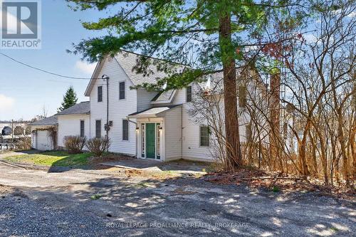 1 Pond Street, Westport, ON - Outdoor