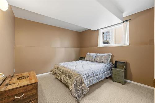 222 Carson Park Drive, Lorette, MB - Indoor Photo Showing Bedroom