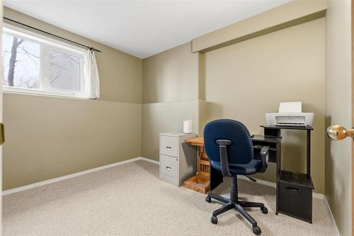 222 Carson Park Drive, Lorette, MB - Indoor Photo Showing Office