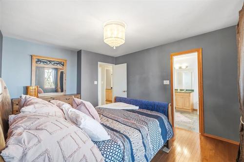 222 Carson Park Drive, Lorette, MB - Indoor Photo Showing Bedroom