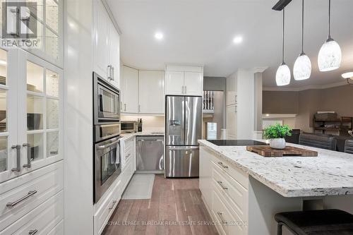 15 - 955 King Road, Burlington, ON - Indoor Photo Showing Kitchen With Upgraded Kitchen