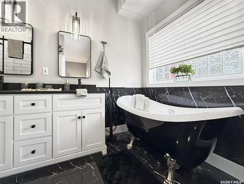 623 Highland Drive, Swift Current, SK - Indoor Photo Showing Bathroom
