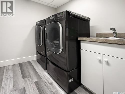 623 Highland Drive, Swift Current, SK - Indoor Photo Showing Laundry Room