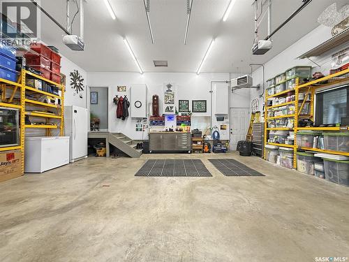 623 Highland Drive, Swift Current, SK - Indoor Photo Showing Garage