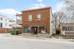 30 Rue Principale E.  Magog, QC J1X 2A5
