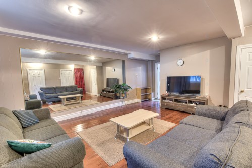 Living Room - 884A Rue Du Gray Circle, Montréal (Saint-Laurent), QC - Indoor Photo Showing Living Room
