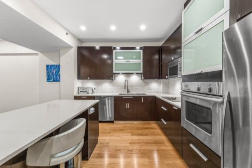 Cuisine - 41-1275 Av. Van Horne, Montréal (Outremont), QC - Indoor Photo Showing Kitchen With Upgraded Kitchen