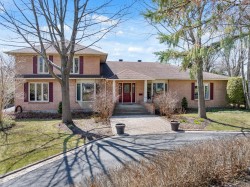2081 Rue Montarville Saint-Bruno-De-Montarville, QC J3V 3V8