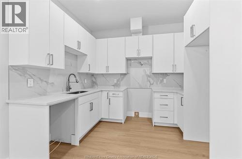 2144 Daytona, Windsor, ON - Indoor Photo Showing Kitchen