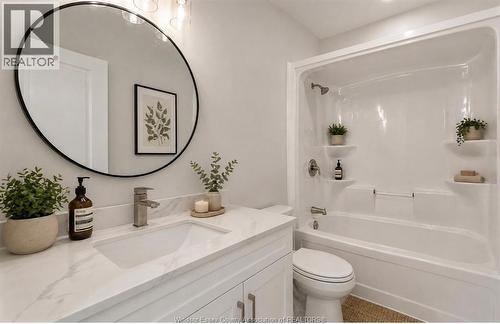 2144 Daytona, Windsor, ON - Indoor Photo Showing Bathroom