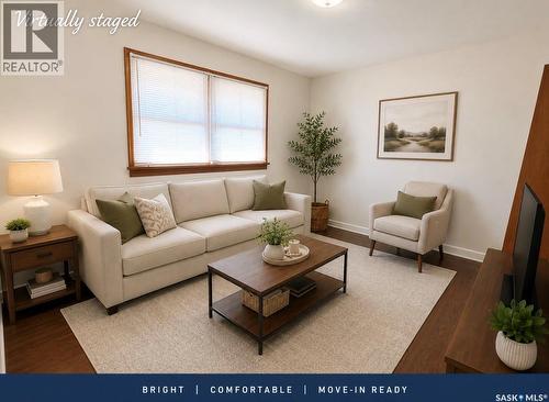 505 3Rd Avenue E, Assiniboia, SK - Indoor Photo Showing Living Room