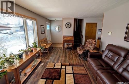 806 Graham Road, Regina, SK - Indoor Photo Showing Living Room