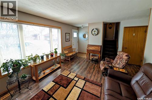 806 Graham Road, Regina, SK - Indoor Photo Showing Living Room