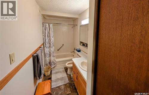 806 Graham Road, Regina, SK - Indoor Photo Showing Bathroom
