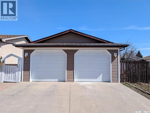 806 Graham Road, Regina, SK - Outdoor With Exterior
