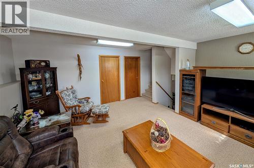 806 Graham Road, Regina, SK - Indoor Photo Showing Living Room