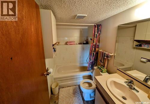 806 Graham Road, Regina, SK - Indoor Photo Showing Bathroom