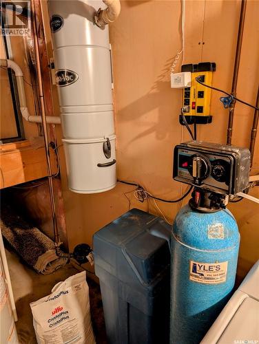 806 Graham Road, Regina, SK - Indoor Photo Showing Basement
