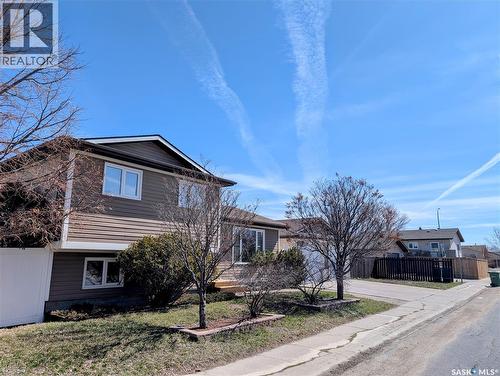 806 Graham Road, Regina, SK - Outdoor