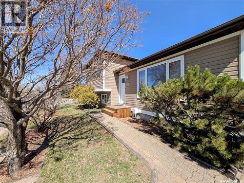 806 Graham Road, Regina, SK - Outdoor