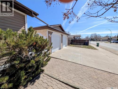 806 Graham Road, Regina, SK - Outdoor