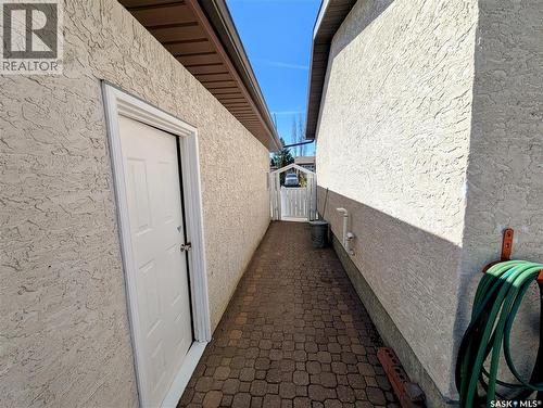 806 Graham Road, Regina, SK - Outdoor