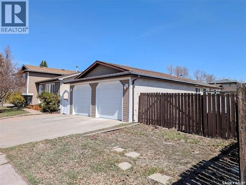 806 Graham Road, Regina, SK - Outdoor