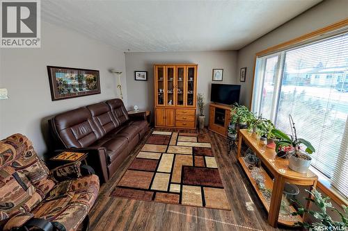 806 Graham Road, Regina, SK - Indoor Photo Showing Living Room