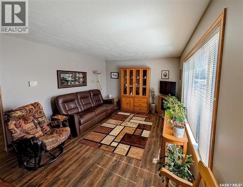 806 Graham Road, Regina, SK - Indoor Photo Showing Living Room