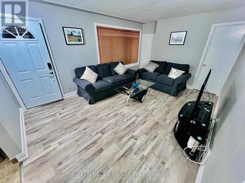 34 Stanley Avenue, Kitchener, ON - Indoor Photo Showing Living Room