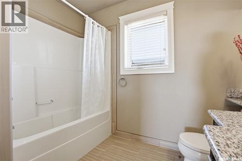 102 Thode Avenue, Saskatoon, SK - Indoor Photo Showing Bathroom