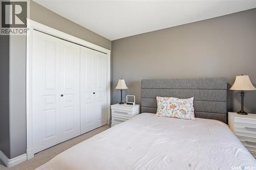 102 Thode Avenue, Saskatoon, SK - Indoor Photo Showing Bedroom