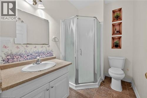 704 Stone Church Road E, Hamilton, ON - Indoor Photo Showing Bathroom