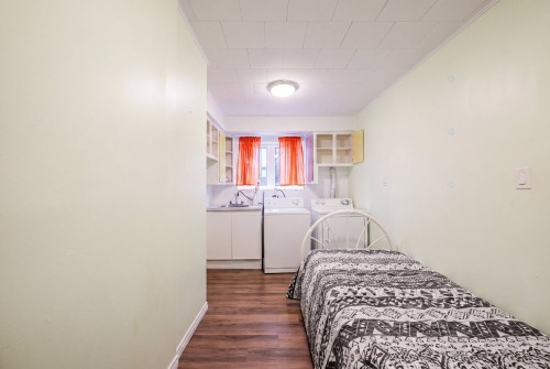 Chambre à coucher - 1979 Rue Mcgill, Longueuil (Le Vieux-Longueuil), QC - Indoor Photo Showing Laundry Room