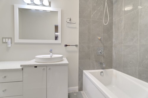 Master Bathroom - 6299  - 6301 Rue St-Hubert, Montréal (Rosemont/La Petite-Patrie), QC - Indoor Photo Showing Bathroom