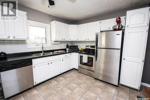 646 Albert Street, Estevan, SK - Indoor Photo Showing Kitchen With Double Sink