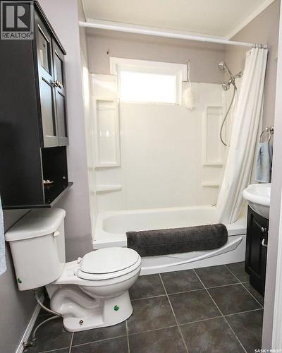 646 Albert Street, Estevan, SK - Indoor Photo Showing Bathroom