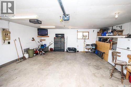 646 Albert Street, Estevan, SK - Indoor Photo Showing Garage