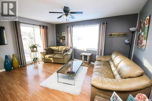 646 Albert Street, Estevan, SK - Indoor Photo Showing Living Room