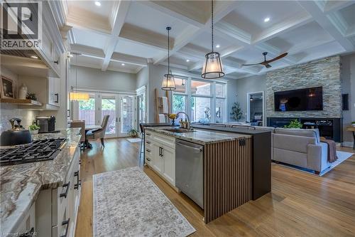 11 Greenleaf Lane, Ancaster, ON - Indoor Photo Showing Kitchen With Upgraded Kitchen