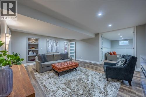 11 Greenleaf Lane, Ancaster, ON - Indoor Photo Showing Living Room