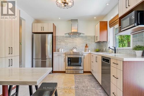 1548 Wembury Road, Mississauga, ON - Indoor Photo Showing Kitchen With Upgraded Kitchen