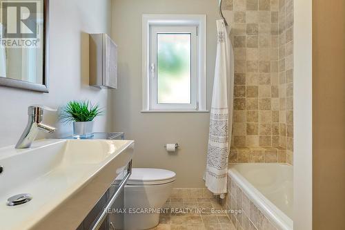 1548 Wembury Road, Mississauga, ON - Indoor Photo Showing Bathroom